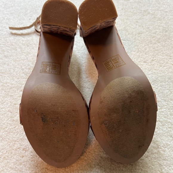 Cheetah print high heels - Picture 7 of 8